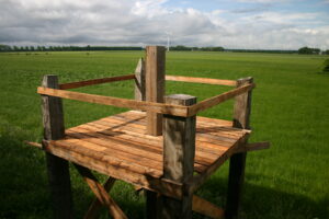 meetstoel rivierduingebied van hout