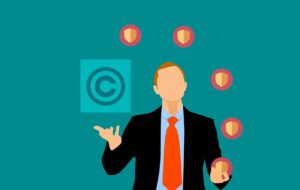 Een illustratie van een man die jongleert met copyright symbolen